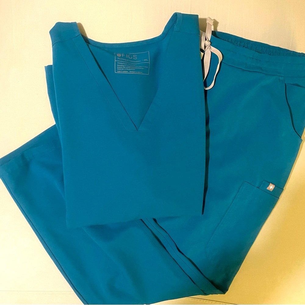 Pacific Blue Casma top and Yola Skinny scrub pants